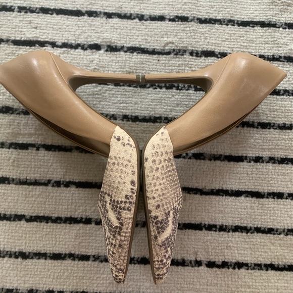 BCBGeneration Beige Snake Skin Heels, Sz 9 (Wmn) - Picture 9 of 9
